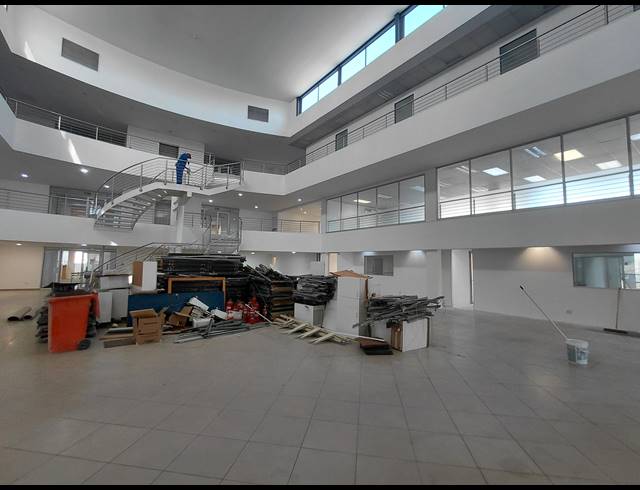 5,600M² OFFICE TO LET IN VORNA VALLEY
